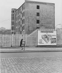 From wikimedia commons, the free media repository. Berlin Crossroads Kochstrasse Lindenstrasse Kreuzberg Early 80s Photo By Werner Eckelt West Berlin Berlin Street Berlin