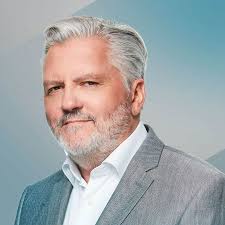 QUB, média d'affaires publiques, agrégateur et producteur de balados