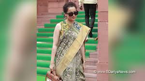 Kangana Ranaut calls Jaya Bachchan fighting cock, after the viral selfie  incident