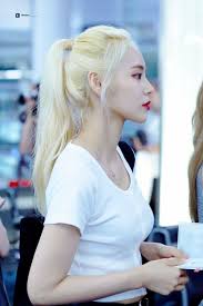 Pin By Bubblific04 On Loonatheworld Ponytail Girl Kpop Girls Girl