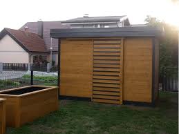 Vrtna lopa ne nudi le zaščite pred umazanijo in prahom ampak ščiti tudi pred vetrom in vremenskimi vplivi. Vrtna Lopa Vir