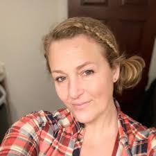 Elizabeth Bostrom's Instagram, Twitter & Facebook