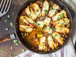 Zucchinipfanne Mit Halloumi Und Merguez Die Schnelle Pfanne Rezept Zucchini Hackfleisch Auflauf Zucchini Hackfleisch Lebensmittel Essen