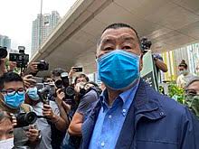 「這是黎智英享有自由之身的最後一次訪問。 」 在這則 bbc 與黎智英以及《蘋果》攝記的專訪，記者如此總結。 é»Žæ™ºè‹± Wikiwand