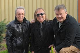 'butka su'flɛra, prompter's box) was a polish rock band which was started in 1969 in lublin by krzysztof cugowski, and, after disbanding soon thereafter. Wszystkim Miastom Na Do Widzenia Czyli Budka Suflera Konczy Swoj Wieloletni Sen O Dolinie Dziennik Lodzki