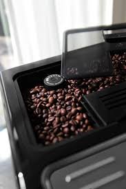 This type of machine ensures that you always achieve a perfect espresso like those served in coffee shops. Amazon De De Longhi Eletta Cappuccino Ecam 45 766 B Kaffeevollautomat Mit Milchsystem Cappuccino Und Espresso Auf Knopfdruck Digitaldisplay Mit Klartext 2 Tassen Funktion Schwarz