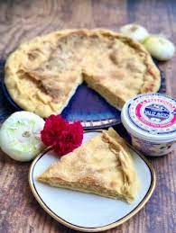 La Torta Di Cipolle Alla Genovese E Una Ricetta Tipica Della Cucina Ligure Ricetta Ricette Ricette Di Cucina Cibo Etnico