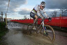 Via bandy, dat hij vanaf zijn vijfde tot zijn achtste leeftijd beoefende, ging hij langebaanschaatsen. Van Der Poel Sluit 2020 Af Met Fraaie Overwinning In Bredene Sport Bd Nl