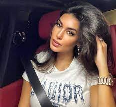 فاجأت الممثلة ياسمين صبري الفنانة إسعاد يونس بكونها متزوجة من «رجل سلم» ( رياضي)، قائلة إن طوله 190 سنتيمترًا، وأكدت أنها كانت وراء سبب زيادة وزن زوجها 20 كيلو خلال 6 أشهر. Uy12qdddoakm8m