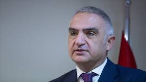 Cumhurbaşkanlığı kabinesinde kültür ve turizm bakanlığına turizmci, iş adamı mehmet ersoy getirildi. Kultur Ve Turizm Bakani Ersoy Konaklama Vergisi Yilbasina Ertelendi