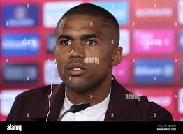 Douglas COSTA (FC Bayern Munich), single image, trimmed single motif,  portrait, portrait, portrait. Presentation, introduction by Marc ROCA (FC  Bayern Munich) and Douglas COSTA (FC Bayern Munich). Press conference, FC  Bayern Munich.