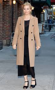 The Only Coats You Really Need According To Celebs Celebrity Outfits How To Wear Celebrity Fashion Fails