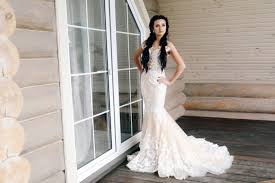 Gli abiti da sposa a sirena sono la soluzione ideale per una donna che desidera valorizzare al massimo la femminilità per vivere da protagonista le proprie nozze. Abito Da Sposa A Sirena A Chi Sta Bene Donnad