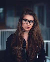 Terdapat begitu banyak palet warna corak yang bergaya ini, jadi anda akan pastikan ia kelihatan sempurna untuk nada kulit dan rambut anda! Biar Tambah Pd Ini Model Kacamata Untuk Wajah Bulat Dan Hidung Pesek Galadiva Com