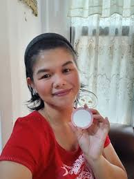 When your makeup compact is too judgy about your application of powder..... 