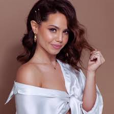 Luca hänni und christina luft lernten sich letztes jahr bei let's dance kennen und lieben. Christina Luft Tanzerin Badeanzug Tanzbody Oceans