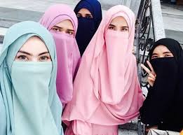 Wanita berhijab juga tetap memerlukan perawatan rambut, meskipun rambut terlindungi dari paparan panas matahari dan asap polusi. Latex Clothing