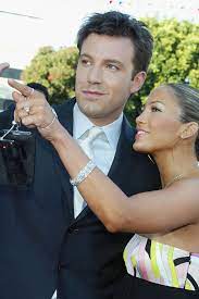 However, until j.lo went instagram official with their relationship for her 52nd birthday, their relationship wasn't seen as very serious. Jennifer Lopez Ben Affleck Fotobeweis Hier Kuscheln Sie Beim Date Gala De