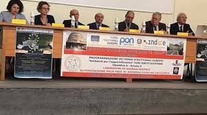 Scuola secondaria superiore specializzata nell'insegnamento delle lingue straniere moderne, che rilascia come titolo di studio la maturità linguistica. Lions Club Catanzaro Host Con Il Liceo E Fermi Per L Europa Catanzaroinforma