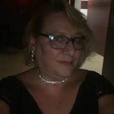 Lori Schlueter's Instagram, Twitter & Facebook