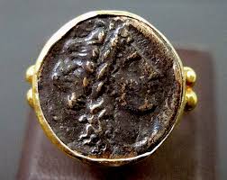 Anello realizzato con l'antica tecnica della martellatura romana su bronzo placcato in oro 18ct. ØªØ£Ø«ÙŠØ± ØªÙ‚Ø³ÙŠÙ… ÙØ±Ø¹ÙŠ Ø³Ø§Ø®Ø± Anelli Antichi Romani Artsandmusiccenter Com