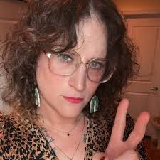 tylenol pixie dream girl *~ (@holleeze)