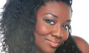 Cinnamon Kitten: Cinnamon Kitten Q&A with MUA: Tracy Peart