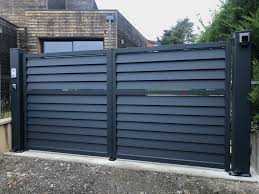 Un Beau Portail Alu Battant Chambertin Sur Mesure Avec Traverse Intermediaire Portail Portillon Gate Gardec Portail Alu Portail Aluminium Battant Portail