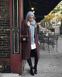 Maroon Long Winter Coat With Grey Outfit Winter Hijab Trends Http Www Justtrendygirls Com Winter Hijab Trends Hijab Fashion Hijab Trends Fashion