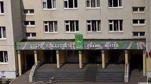 К зданию школы сбежались родители и. Rge Rtuf5rzgam