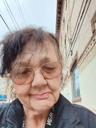 Hi I'm Jordie. My least dull trait is my hair looks purple in some  lighting. Dying your hair when it's dark is a struggle ain't it?