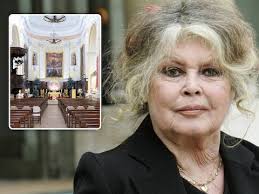 The Dictator' steunt Mitt Romney: "Hij zou een geweldige dictator zijn"