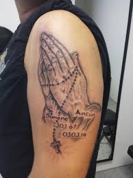 Es stellt zwei betende hände mit rosen dar, wie es von katholiken gefolgt wird. Suchergebnisse Fur Betende Hande Tattoos Tattoo Bewertung De Lass Deine Tattoos Bewerten