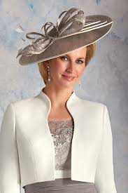 Besides these relations she has her own personal life. Does The Mother Of The Bride Have To Wear A Hat