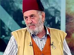 12 eylül'de yurtdışına kaçmış ve vatandaşlıktan çıkartılmıştır. Kadir Misirlioglu Hayatini Kaybetti