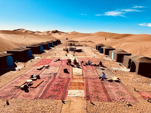 DEPUIS M'HAMID : Circuit D&eacute;sert de 2 jours &agrave; Erg Chigaga &ndash; Bivouac au d&eacute;sert - Desert Candles