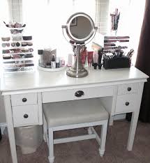 10 Small Bedroom Vanity Ideas Most Of The Brilliant And Stunning Bedroom Makeup Vanity Small Bedroom Vanity Bedroom Vanity Set