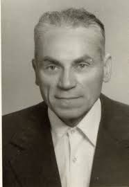 EDIN SELIMOVIĆ je ubijen 12. juna 1992. Grupa civila bila je na meti  #srpskih i crnogorskih snaga koje su držale Sarajevo pod opsadom. Trčao je  prema majci, teško povrijeđen, rekao je „Pomozi