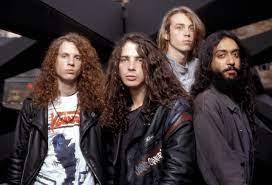 Cornell's roommate during soundgarden's early days was andrew wood, the flamboyant frontman with glammy seattle rock band mother love. Neues Album Mit Chris Cornell Ist Durchaus Moglich