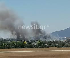 Φωτιά ξέσπασε το μεσημέρι της πέμπτης σε οικοπεδικό χώρο, στο ρέμα κοκκιναρά στην κηφισιά. Fwtia Sthn Khfisia