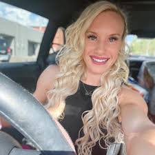 Lauren Estes's Instagram, Twitter & Facebook