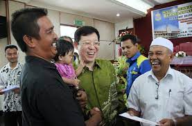 Iaitu barisan keesokkan harinya, enam adun bn keluar daripada bn dan menyertai warisan, sekali gus menyokong mohd shafie yang juga presiden. Apa Faedahnya Pilihan Raya Kerajaan Tempatan Oleh Mazir Ibrahim Roketkini Com
