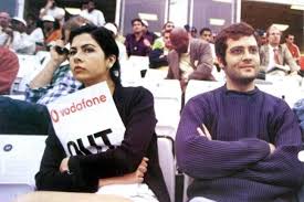 Siblings rahul and priyanka gandhi, prominent figures within the congress party a wall of police blocked their way, and rahul gandhi was pushed to the ground by officers, who then detained him. 7uxbtmz1x8mfbm