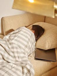 Si no dormiste bien la noche anterior, ¿una siesta lo compensa? - Salud con  lupa