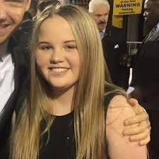 Hollie Booth's Instagram, Twitter & Facebook