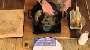3 h avant, commencez votre recette de poularde au vin jaune en réhydratant les morilles dans un bol d'eau tiède. Recette Poularde Aux Morilles Et Au Vin Jaune Elle Cuisine Youtube