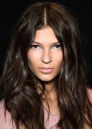 Se vuoi invece fare del bene ai tuoi capelli e ottenere comunque un risultato straordinario, . Tendenze Colore Capelli 2014 Capelli Mossi Color Cioccolato Rich Brown Hair Hair Color Chocolate Brunette Hair Color