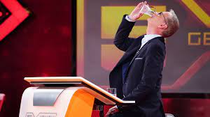 Seit september 2009 ist die spielshow 5 gegen jauch in unregelmäßigen abständen auf rtl zu sehen. Nippelblitzer Und Bose Witze Wer Gewinnt 5 Gegen Jauch Promiflash De