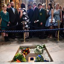 Hawking's ashes buried next to Darwin, Newton