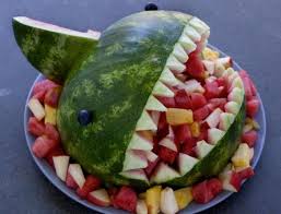 Melonen Hai Schnitzen Anleitung Und Bilder Zum Rezept Melonen Hai Melonen Kindergarten Essen